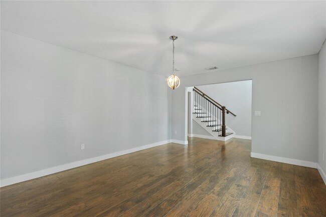 Building Photo - 6110 Bowling Green St
