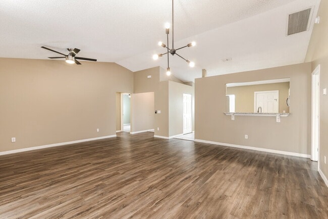Building Photo - 547 Brentford Ct