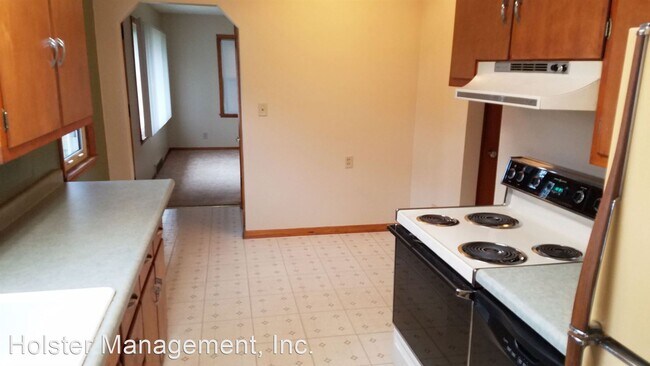 Building Photo - 4 br, 1.5 bath House - 213 N 10th Avenue