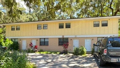 Building Photo - 828 Nottingham Dr