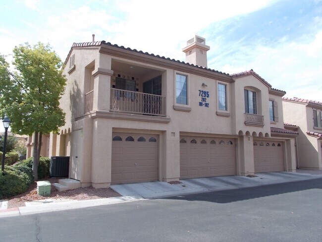 Foto del edificio - Move-In Ready 2BD/2BA Corner-Unit Condo in Guard-Gated Painted Desert!