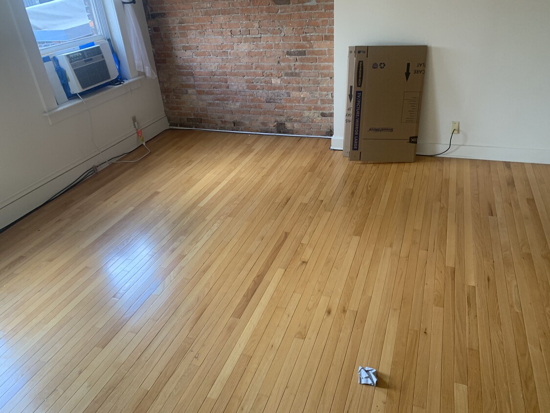 Building Photo - 247 W Fayette St