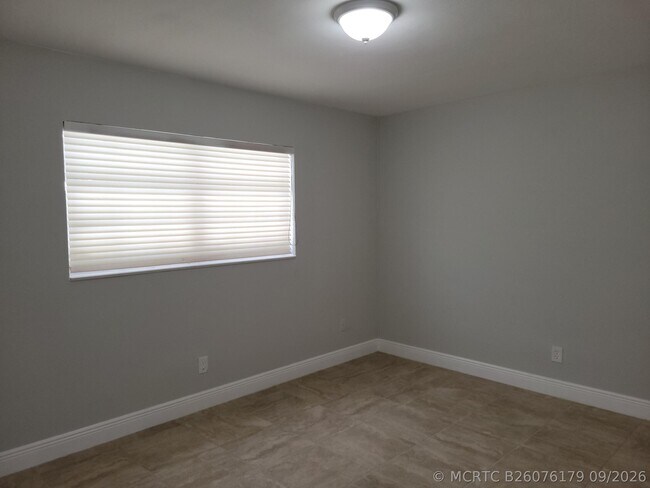 Foto del edificio - 651 NE 46th Ct
