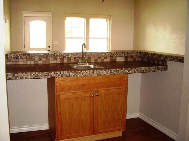 Building Photo - 516 Peterson Dr