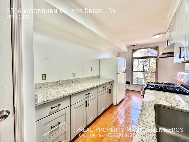 Building Photo - Gorgeous Penthouse Corner Unit- Utilities ...