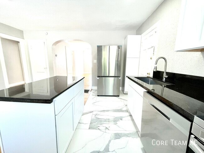 Foto del edificio - 1114 W 45th St