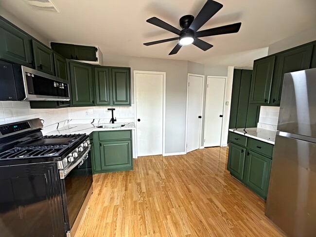Building Photo - 8304 S 79th Ct