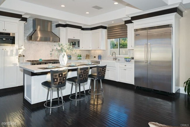 Building Photo - 4 br, 3 bath House - 718 Narcissus Ave # 1