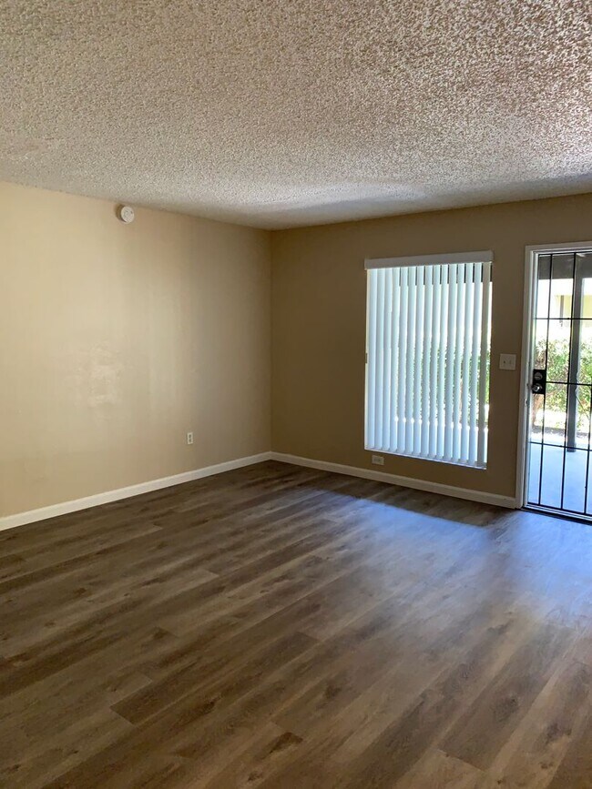 Building Photo - Parkwood Ct 4401