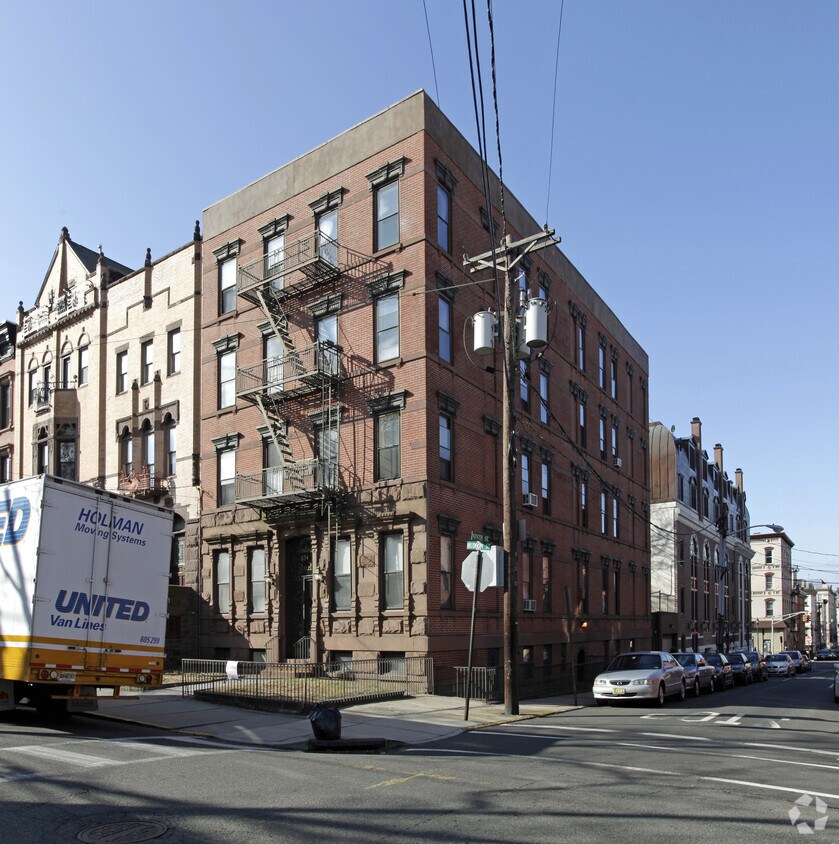 Foto del edificio - 834 Hudson St
