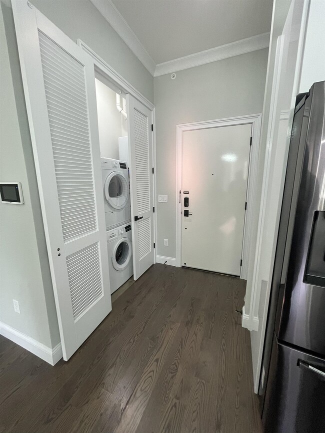 Building Photo - 31 Court House Pl