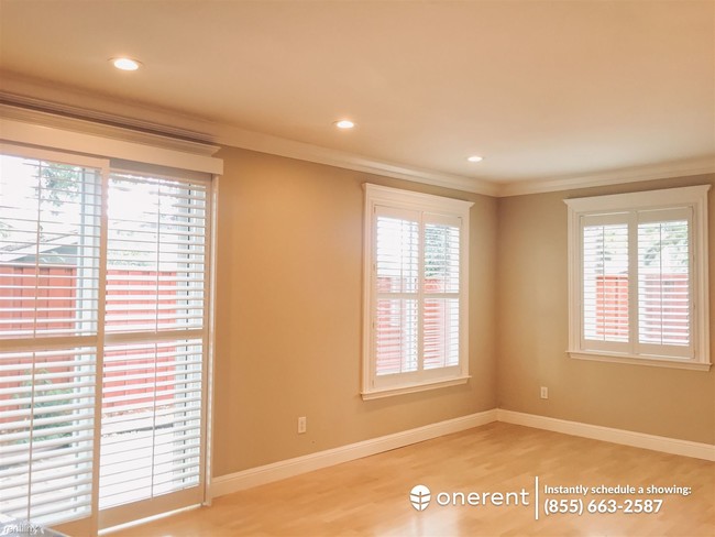 Building Photo - 3 br, 2.5 bath House - 5266 Vera Ln -