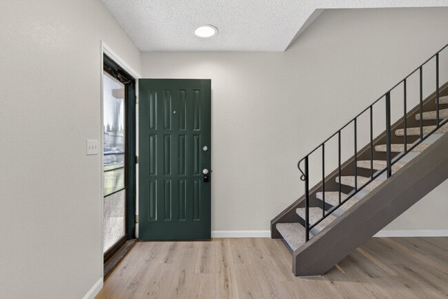 Building Photo - Spacious Condo in Santa Clara - Easy Commute!