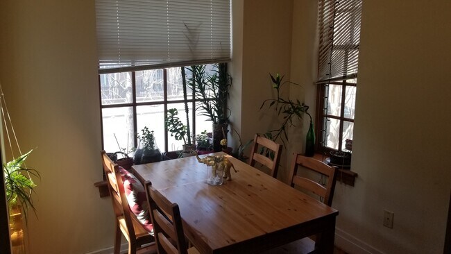 comedor - 1305 22nd St NW