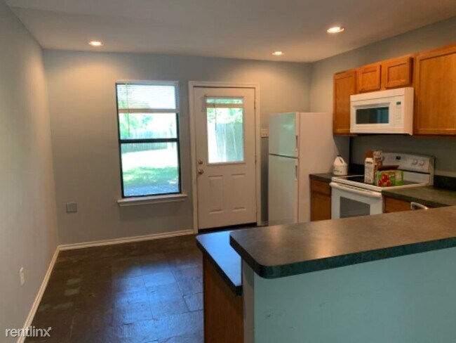 Foto del edificio - 2 br, 1 bath House - 747 Luther Lane