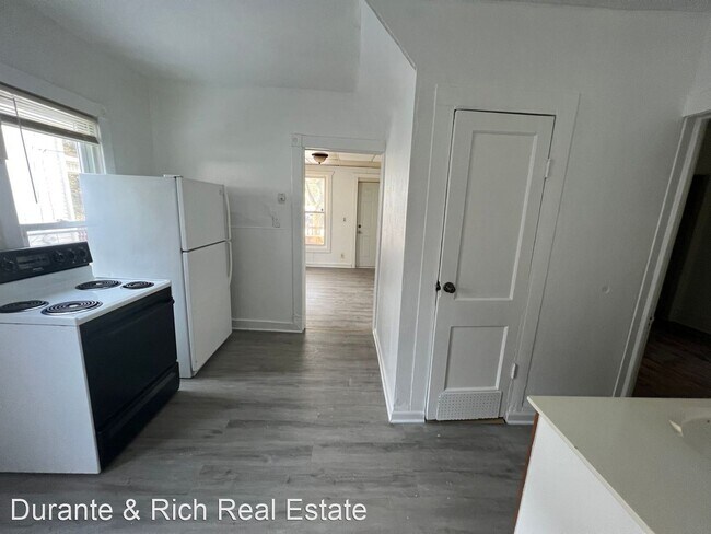 Building Photo - 2 br, 1 bath House - 413 Parkview Drive Lower