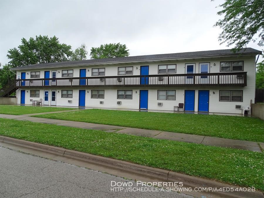 704 S Golfcrest Rd Unit 4, Normal, IL 61761 Room for Rent in Normal
