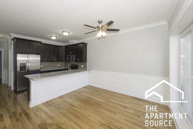 Photo - 2346 W Grand Ave Apartment