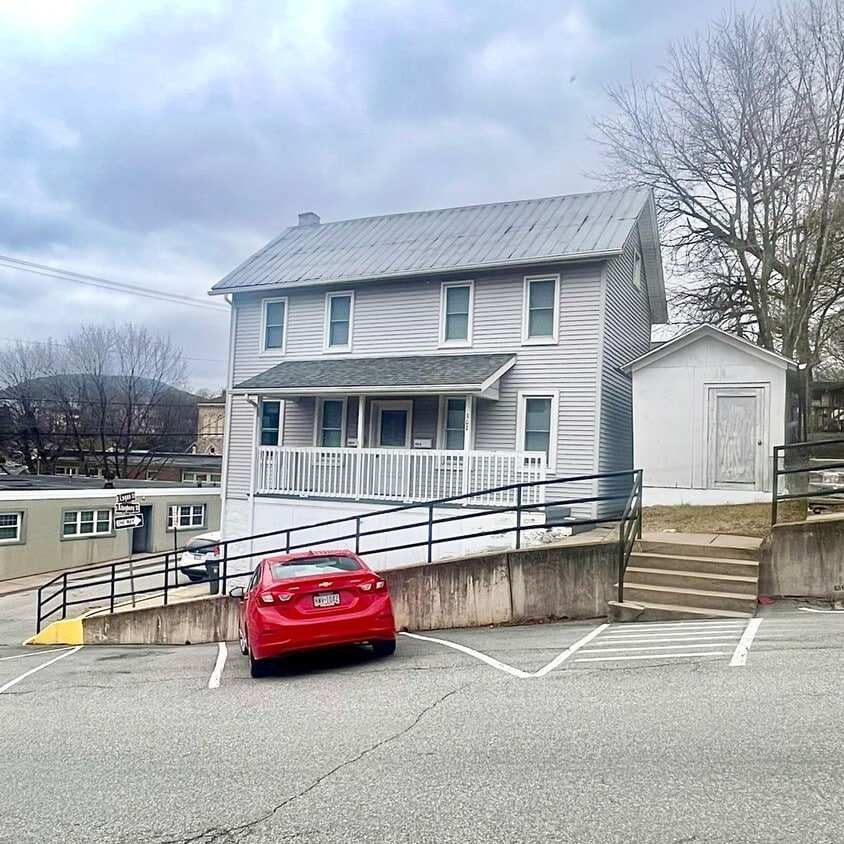 Primary Photo - 302 S Allegheny St