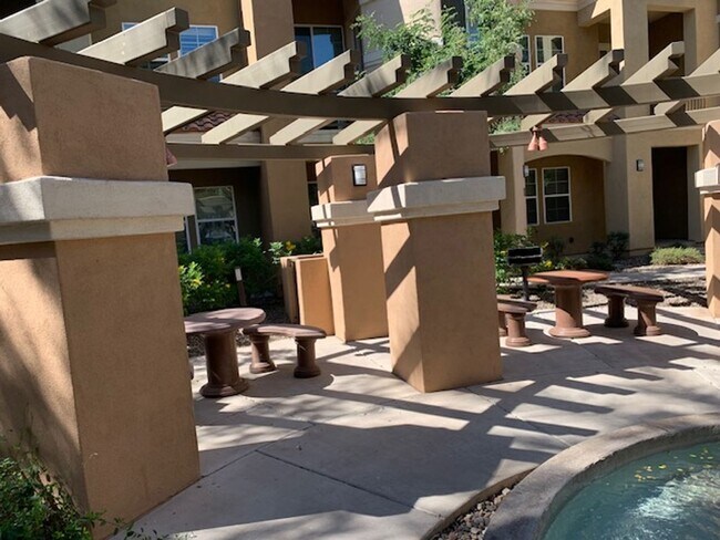 Building Photo - Condo in walking distance to downtown Chandler
