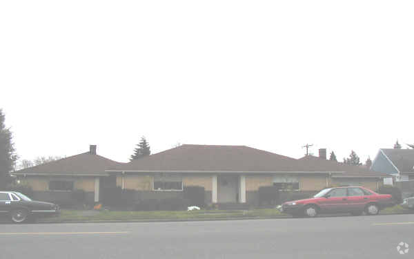 Primary Photo - North Admiral Apartments