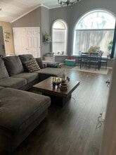 Building Photo - 1060 Louis St