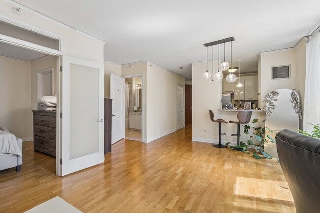 Foto del edificio - 420 E Waterside Dr