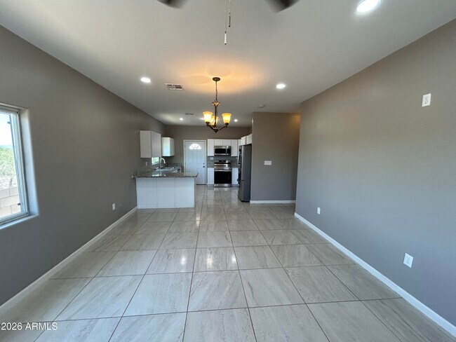 Foto del edificio - 2742 N Washington Ave