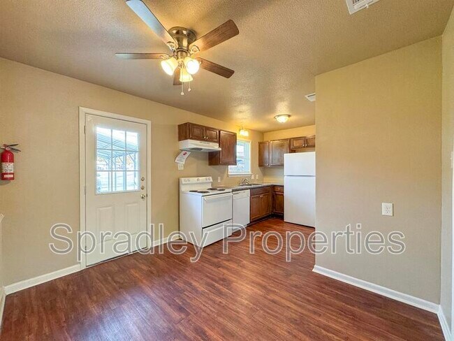 Foto del edificio - 3312 Keller Rd