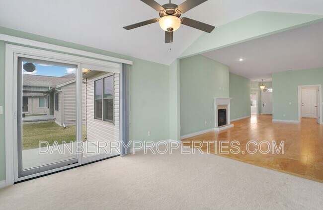 Foto del edificio - 14866 Lake Winds Dr