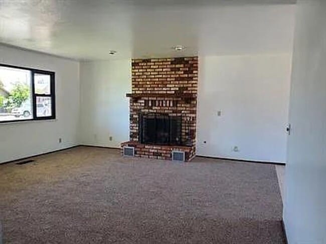 Building Photo - Live Oak Great Home