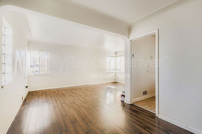 Foto del edificio - 3233 Steele St