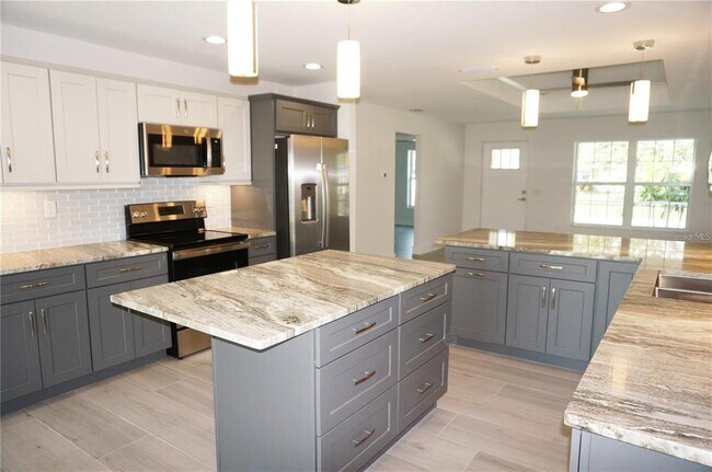 Foto del edificio - 345 San Carlos Dr