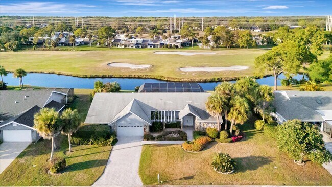 Foto del edificio - Furnished 3BR/3BA Home with Den, Heated Pool & Lanai in *The Meadows* Sarasota