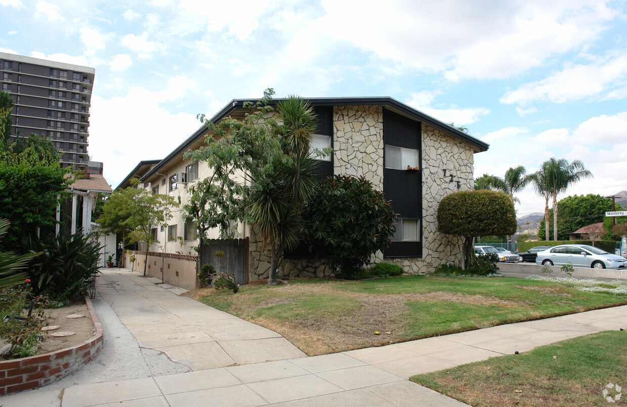 Building Photo - 725 N Kenwood St