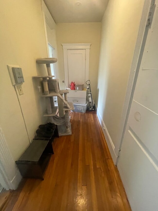 Photo - Packards Corner large studio Heat HW Inc No fee Students Ok, Bright, 2nd floor, Laundry Easy Choice! House