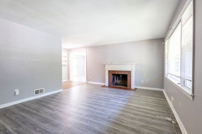 Building Photo - Beautiful 3 BR/2 BA Single-Family Home in ...