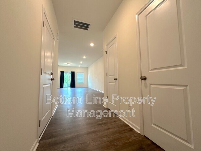 Foto del edificio - 2773 Yeager Dr NW