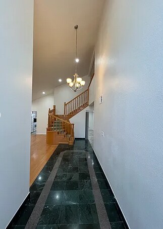 Foto del edificio - 18406 Tuba St