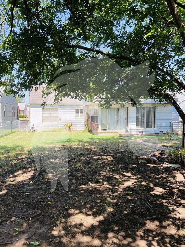 Building Photo - 1705 E Cherokee Ave