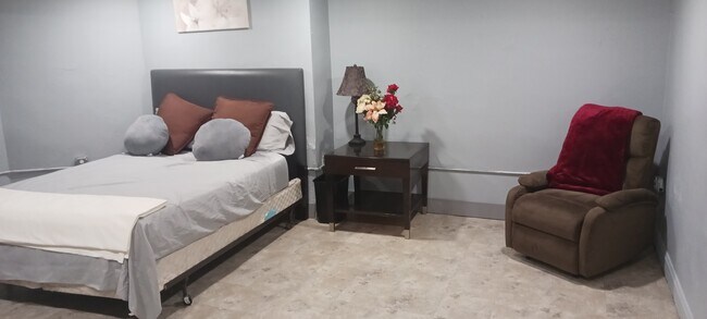 Foto del edificio - 1301 W 73rd St