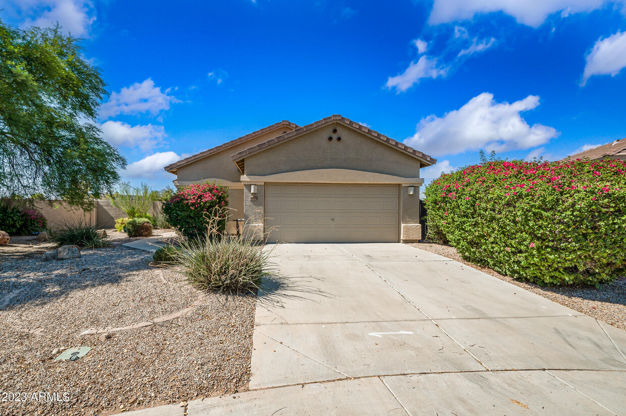 Foto principal - 41464 W Lucera Ln