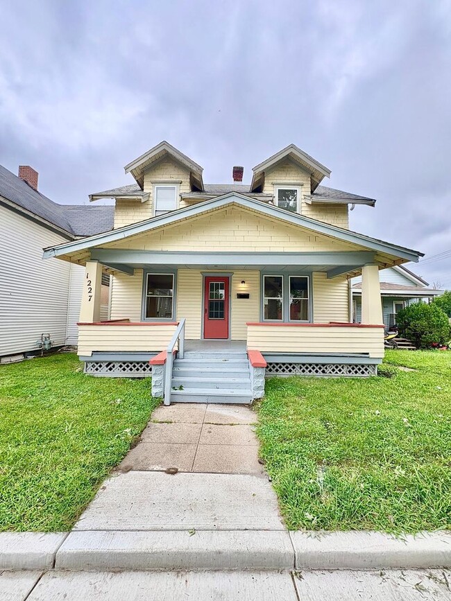 Building Photo - 1227 Napier St