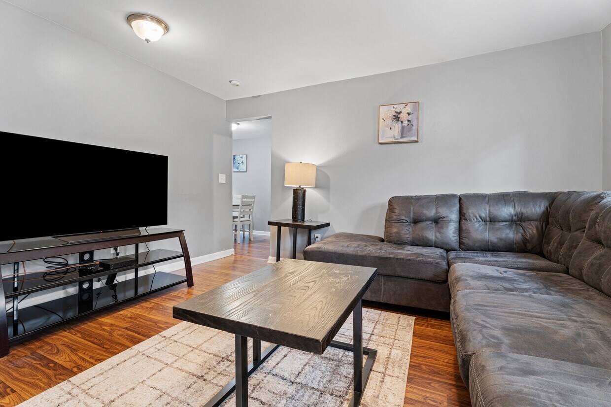 Primary Photo - 414 E Lincoln St