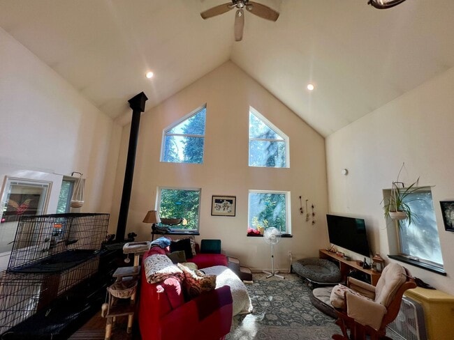 Building Photo - Available in October / 1-Bedroom with a Lo...