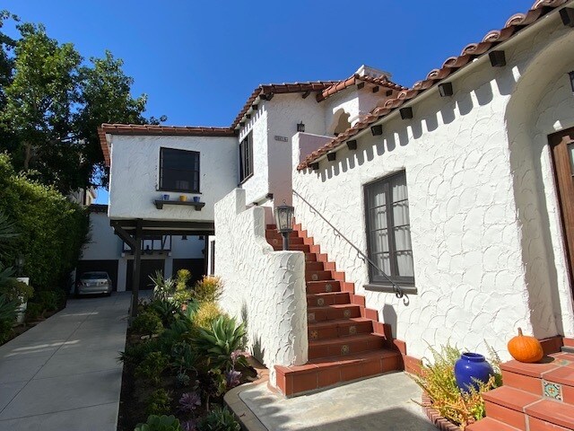 STAIRWAY TO APARTMENT - 1841 Kelton Ave