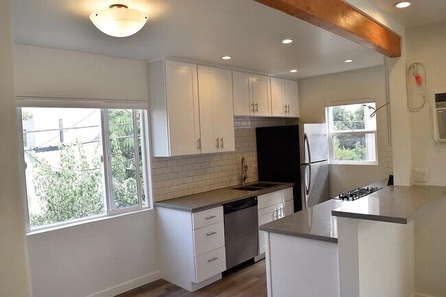 Foto del edificio - 2310 S Bentley Ave