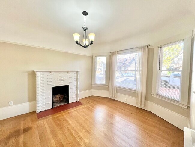 Building Photo - Very Nice 2/2 in Midtown Sacramento!