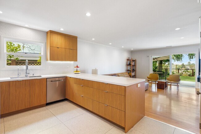 Foto del edificio - Updated Mid Century Home in Rancho Palos V...