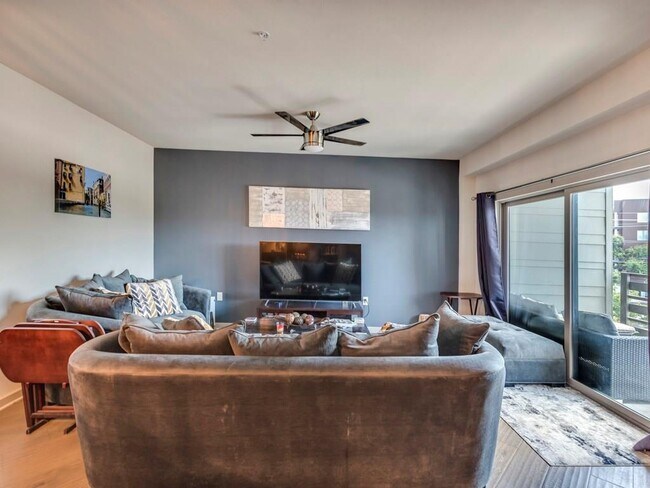 Foto del edificio - 3600 S Lamar Blvd